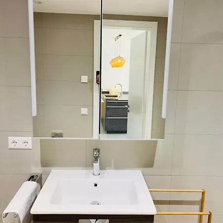 Appartement Chic&elegant 1br With Terrace&parking
